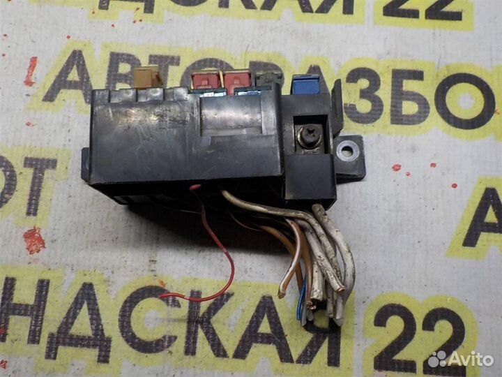 Блок предохранителей Nissan Serena 1992-2001