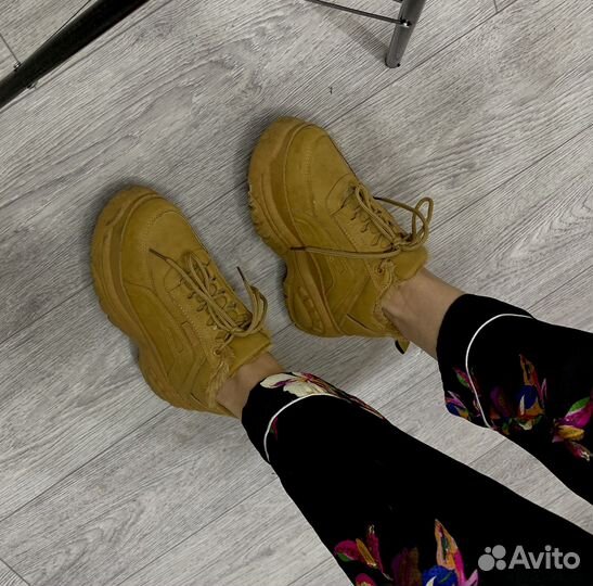 Кроссовки женские
