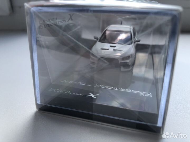 Модель 1:64 Tarmac Works