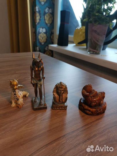 Статуэтки сувениры копилки
