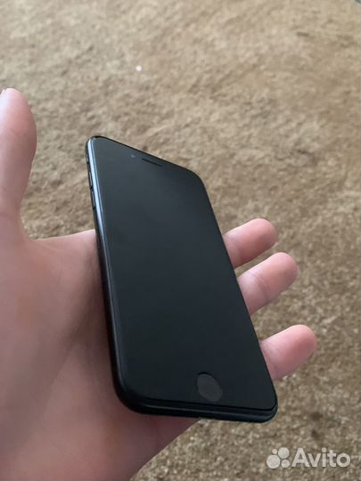 iPhone SE (2020), 64 ГБ