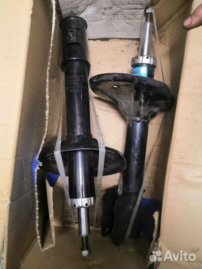 Стойки амортизационные газовые передние