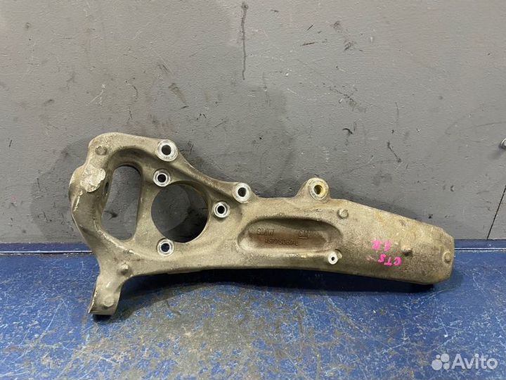 Кулак поворотный передний левый Cadillac Cts 2