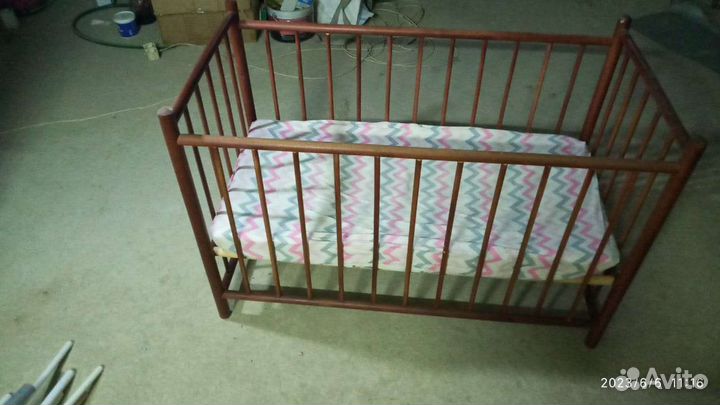 Детская кроватка с матрасом