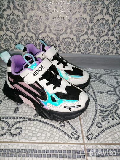 Кроссовки новые р. 32