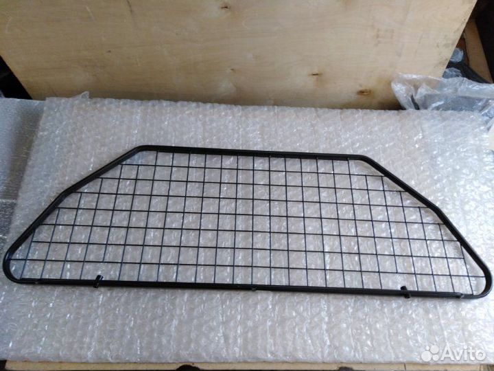 Разделительная решетка для транспортировки собак