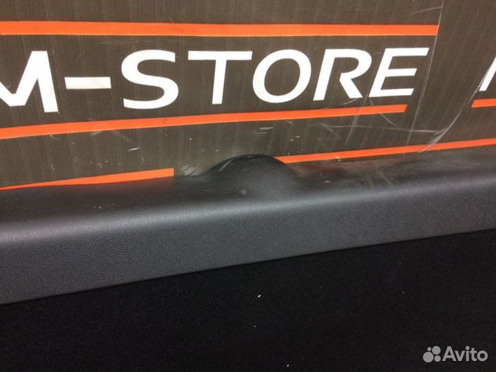 Обшивка двери багажника Mercedes-Benz R-Class W251