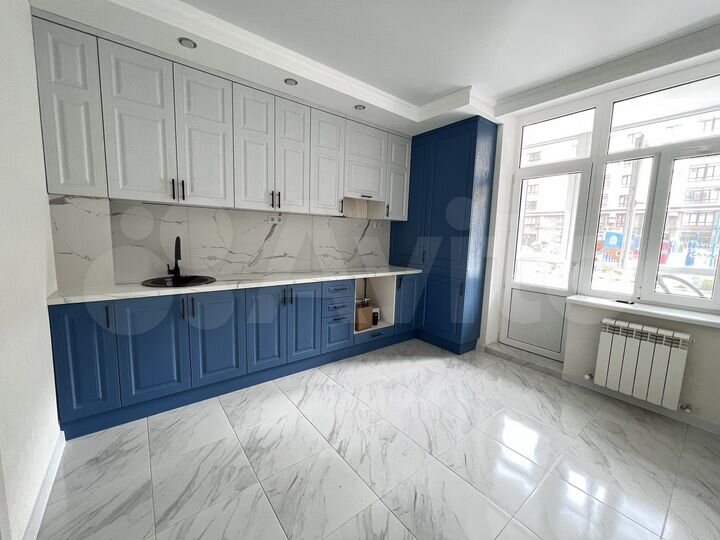 2-к. квартира, 56 м², 1/18 эт.