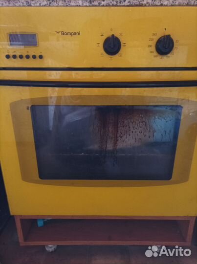 Духовой шкаф и морозильная камера