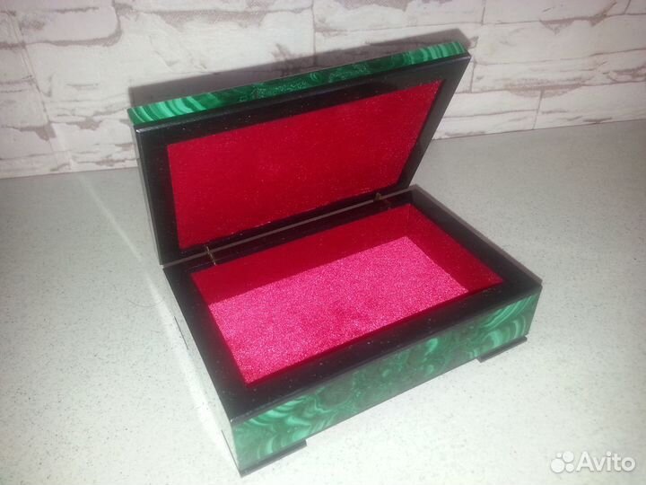 Шкатулка малахитовая