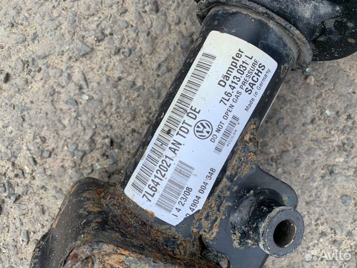 Амортизатор передний левый Volkswagen Touareg 1