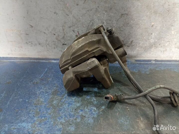 Суппорт передний левый Chrysler Crossfire