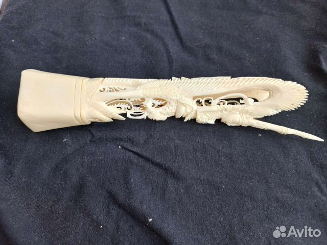 Резная статуэтка кость