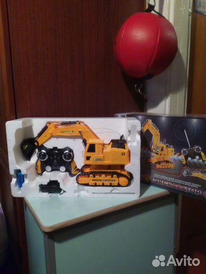 Р/у экскаватор на аккумуляторах