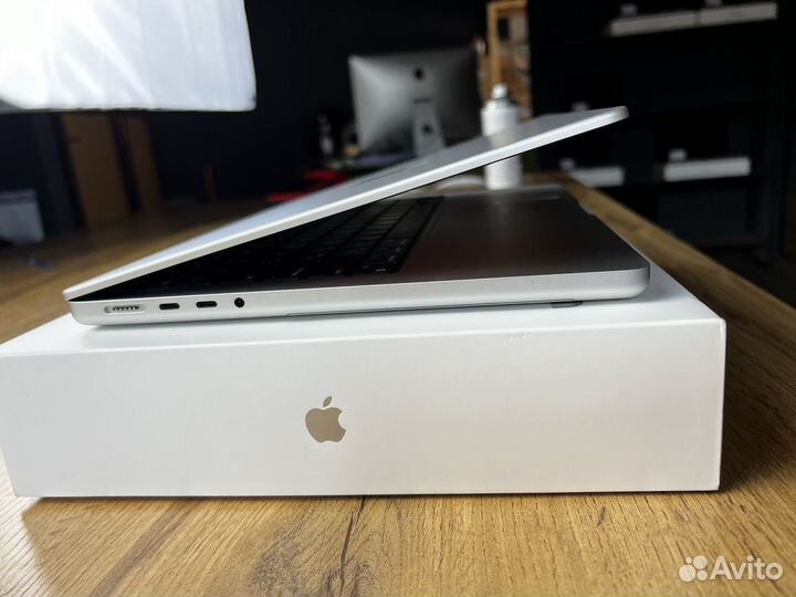 Macbook pro 14 2021 как новый silver