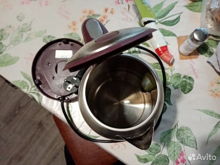 Чайник электрический Scarlett SC-E21S65 б/у