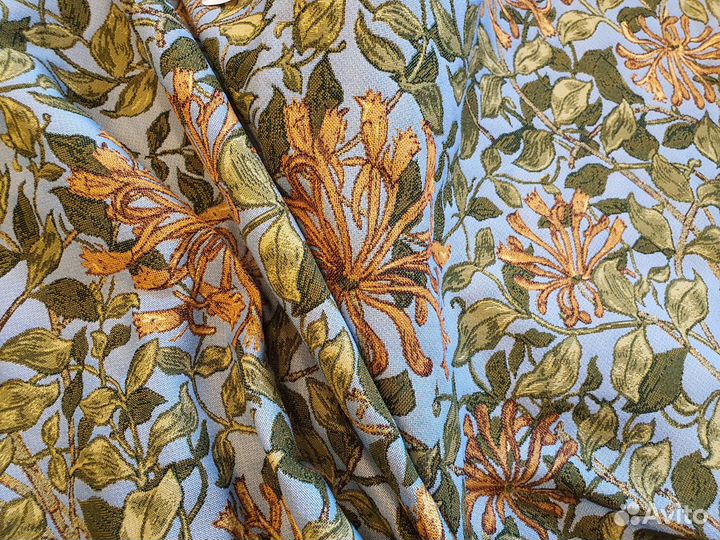 Ткань гобеленовая Жимолость на голубом Мор