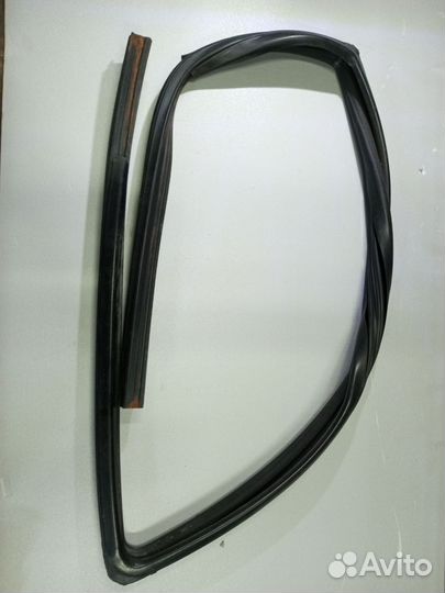Уплотнитель стекла двери передней левой Hyundai Sa