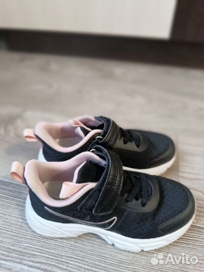 Кроссовки для девочки