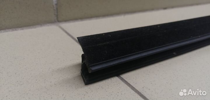 Накладка стекла переднего левого Astra H / Family