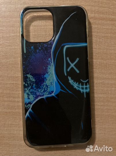 Чехлы на iPhone 12