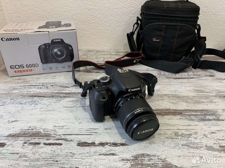 Зеркальный фотоаппарат Canon 600d