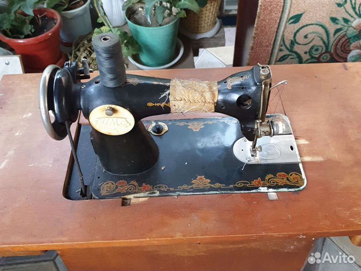 Машина швейная