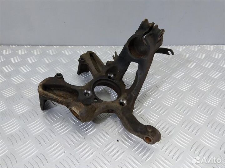 Кулак поворотный правый Skoda Octavia 5Q0256N