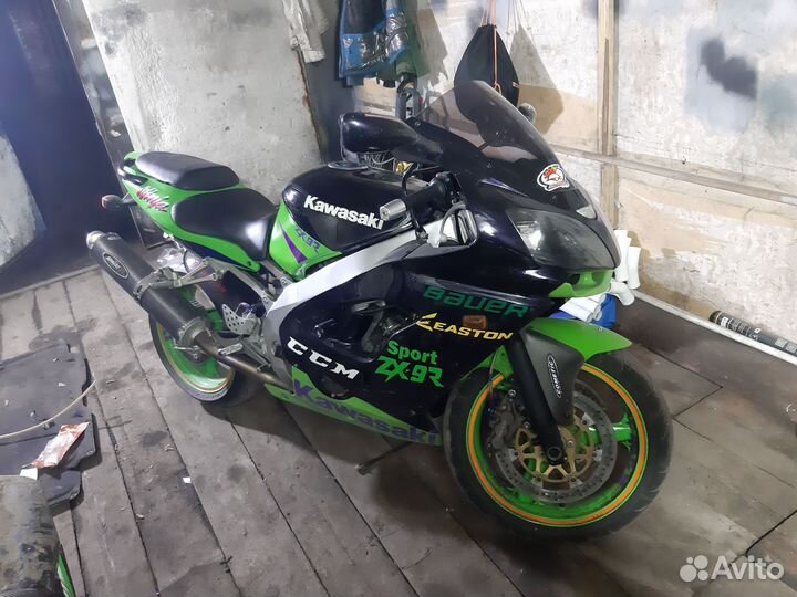 Kawasaki ZX9R