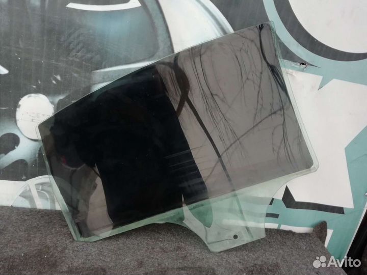 Стекло задней левой двери VW Passat B5+2000-2004 г