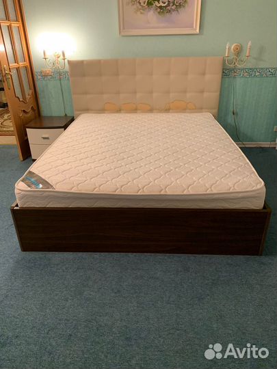 Кровать с матрасом