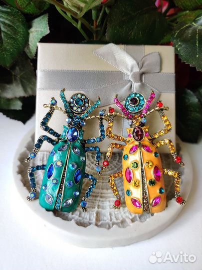 Суперская брошь жук Heidi Daus