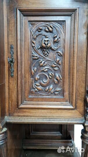 Эксклюзивный уникальный буфет в стиле ренессанс