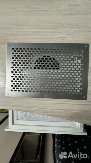 Маникюрный стол