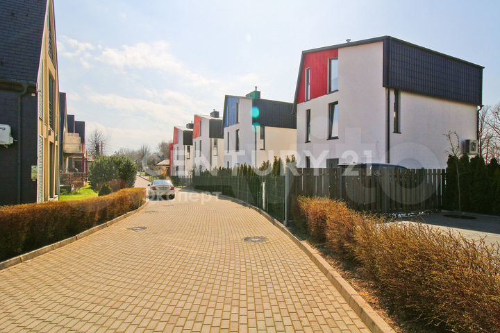 Дом 236,8 м² на участке 2,6 сот.