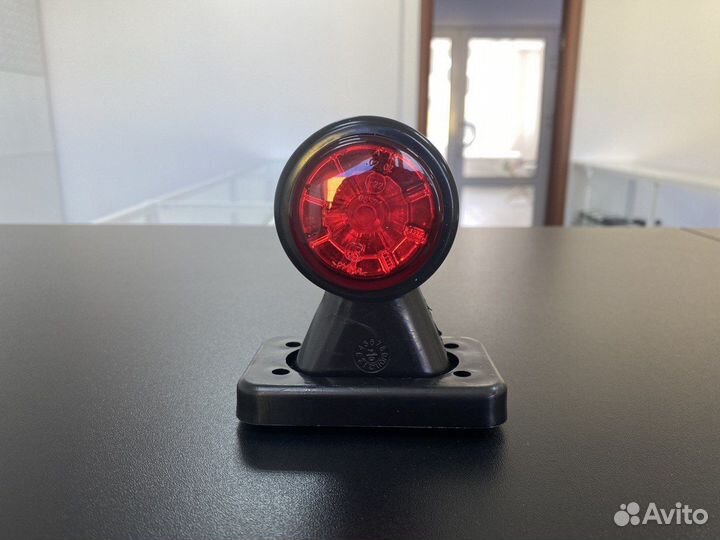 Фонарь габаритный бело-красный 12-24V гф 3.2