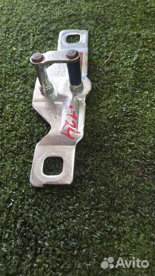 Петля замка двери задняя Audi A1 caxa 2011
