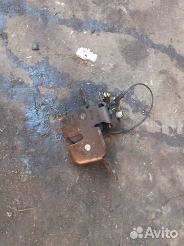 Замок крышки багажника Mazda Demio