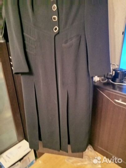 Кожаный плащ и кардиган очень стильно смотрится