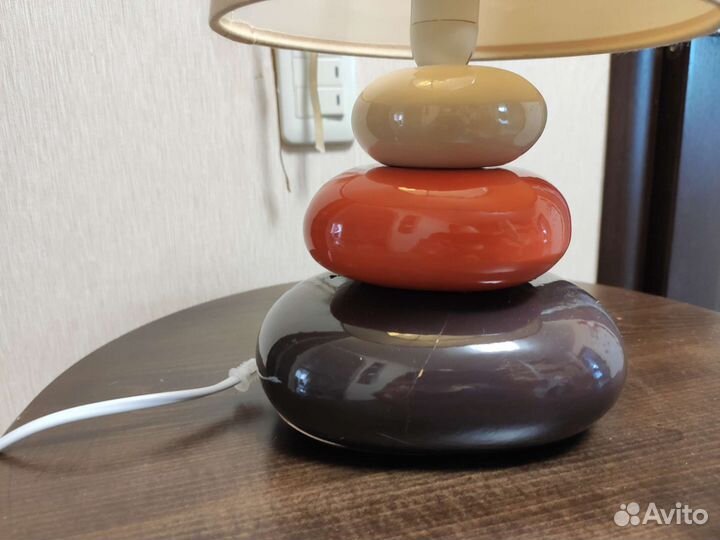 Лампа настольная пирамида