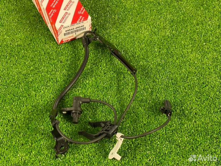 Датчик скорости передний правый Toyota Highlander