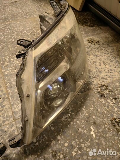 Передние фары на Toyota Alphard