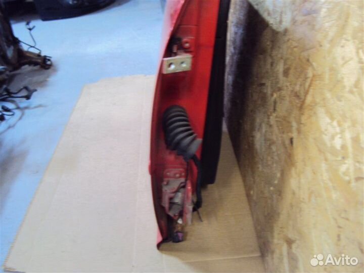 Дверь передняя правая Volkswagen Golf 4 1J1 / 1J5