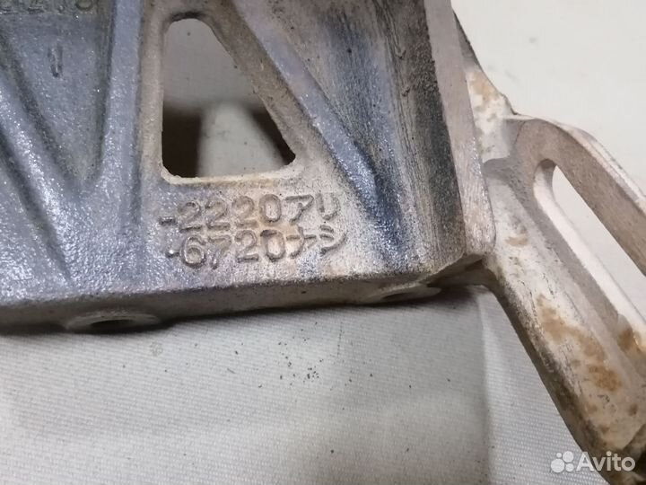 Кронштейн генератора с натяжит.Nissan Almera N15