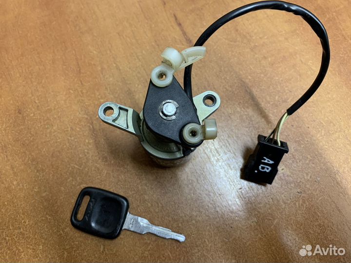Замок багажника с ключом Ауди 80 Б4 Авант