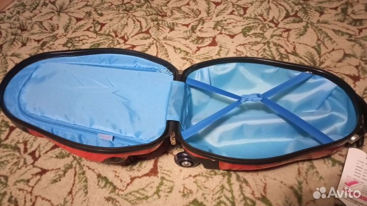 Детский чемодан на колесиках