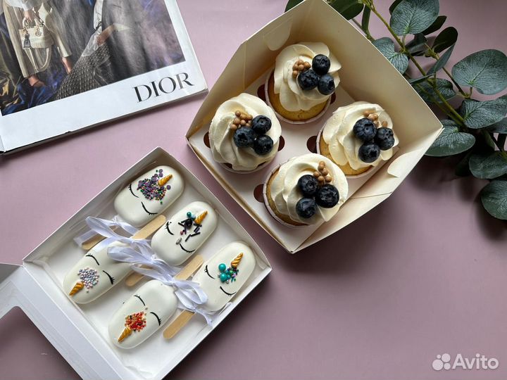 Подарочный набор сладостей капкейки и чизкейки