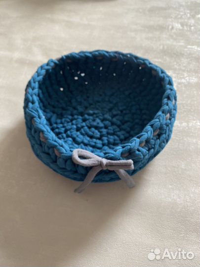 Вязанная корзинка