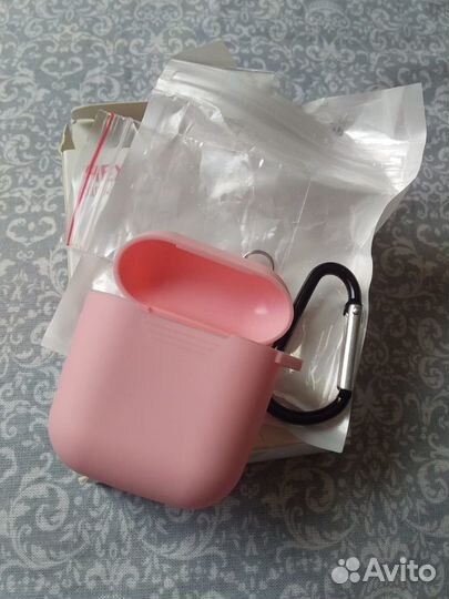 Розовый чехол силиконовый для Airpods