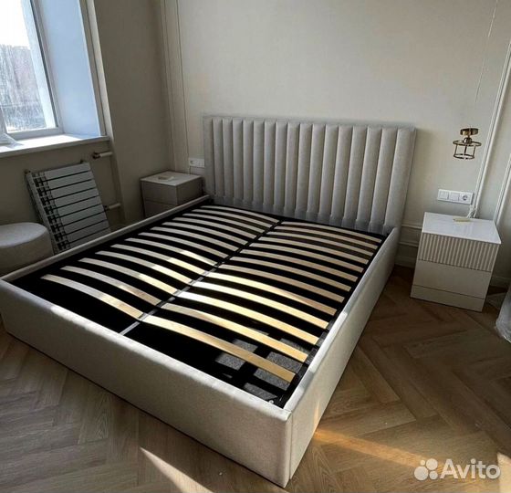 Кровать с изголовьем